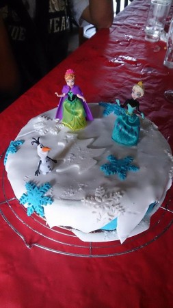 Gâteaux au chocolat avec pour thème de La Reine des Neiges 